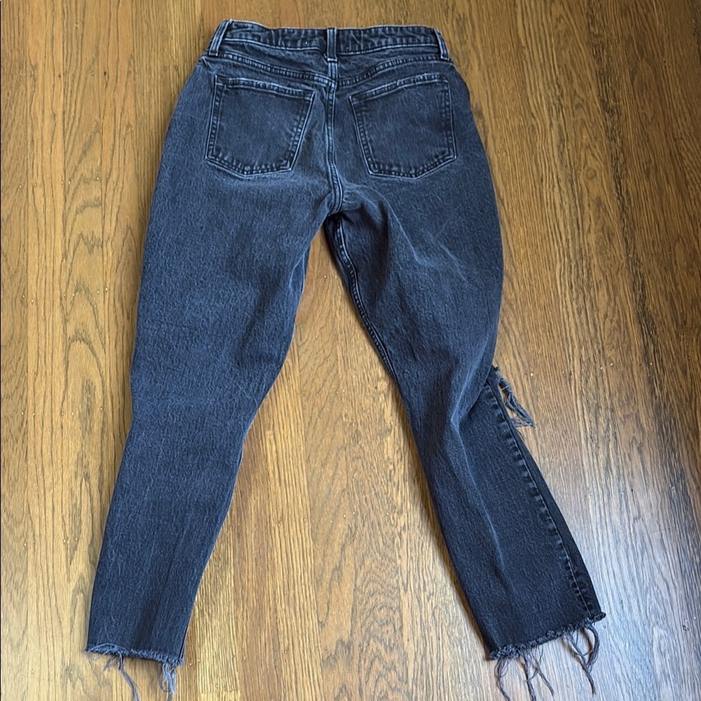 Abercrombie The Mom High Rise Curve Love Cropped Distressed Jeans - Picture 7 of 9